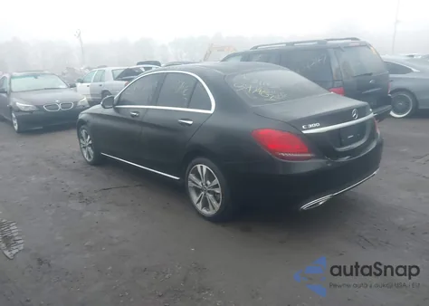 2020 Mercedes-Benz C 300 4Matic z USA, uszkodzony, nr VIN 55SWF8EB8LU323086